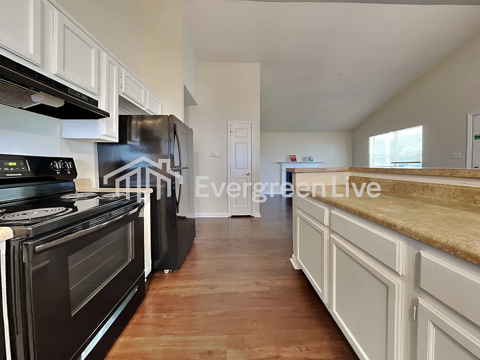 3 bed, 2.0 bath, 1128 sqft, $1,575 — Photo 3