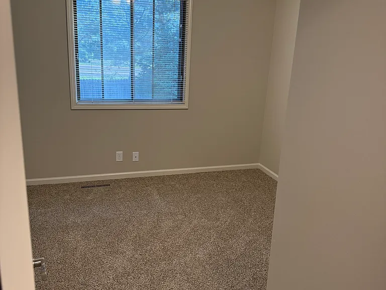 3410 Comstock Ave — Photo 4