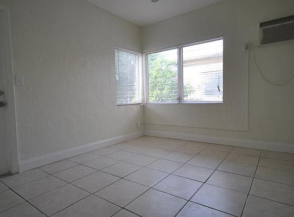 5th image of 7635 Dickens Ave