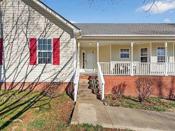 2nd image of 833 Blakemore Rd