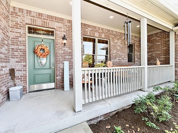 2nd image of 355 Connecticut Cir
