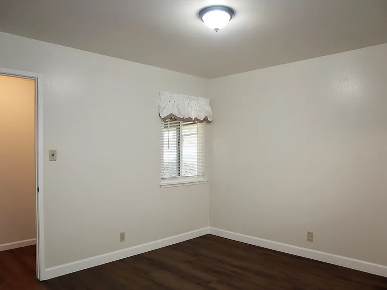 37051 Shasta St — Photo 4