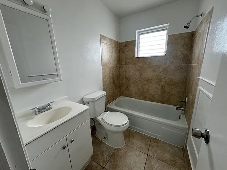 2220 Hayes St — Photo 7