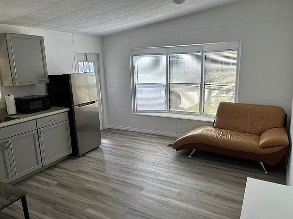 5th image of 211 Ellsworth Dr #2