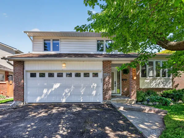 898 Explorer Ln, Ottawa, ON K1C 2S2