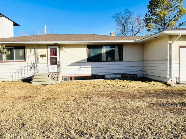 536 Northmount Dr NW, Calgary, AB T2K 3H9