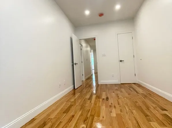 245 Newkirk Avenue image 12 of 20