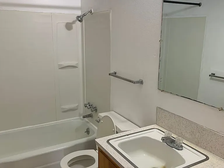 3821 S Thompson Ave — Photo 4