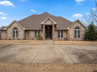 200 Country Club Dr, Mount Pleasant, TX 75455