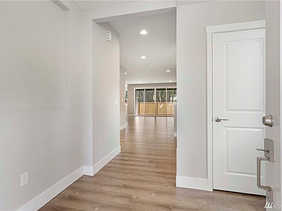 3rd image of 16815 124th Avenue Ct E