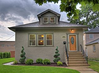 405 Blackhawk Rd, Riverside, IL 60546