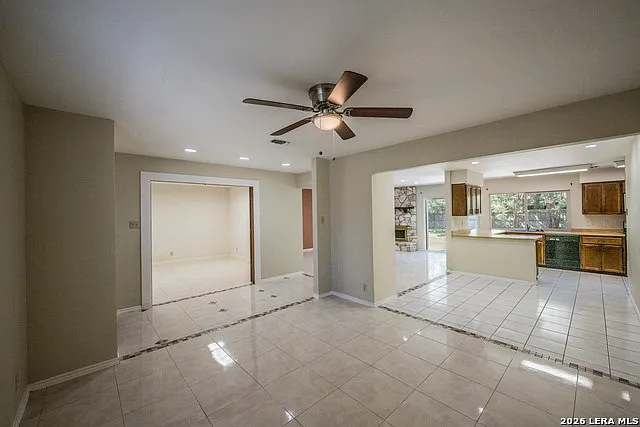 4 bed, 3.5 bath, 2626 sqft, $2,400 — Photo 3