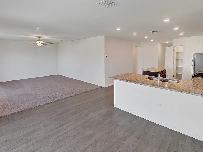 4051 E Braddock Dr — Photo 5