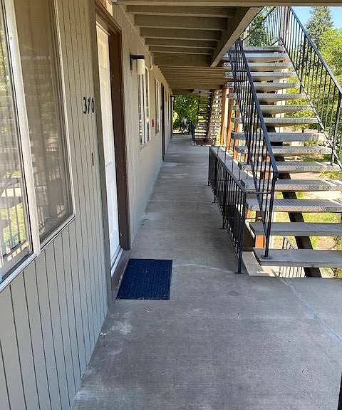 360 SW 8th St — Photo 3