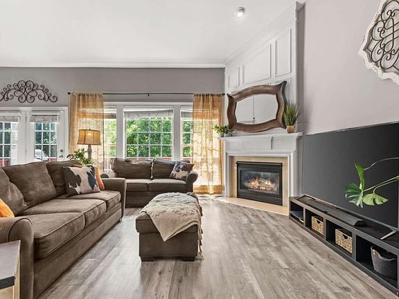 3rd image of 1445 Badingham Dr