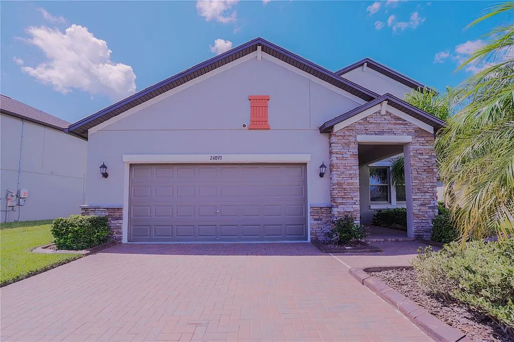 4 bed, 3.0 bath, 2529 sqft, $3,200 — Photo 3