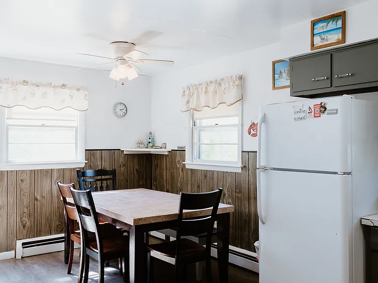 216 E Grand Ave — Photo 5