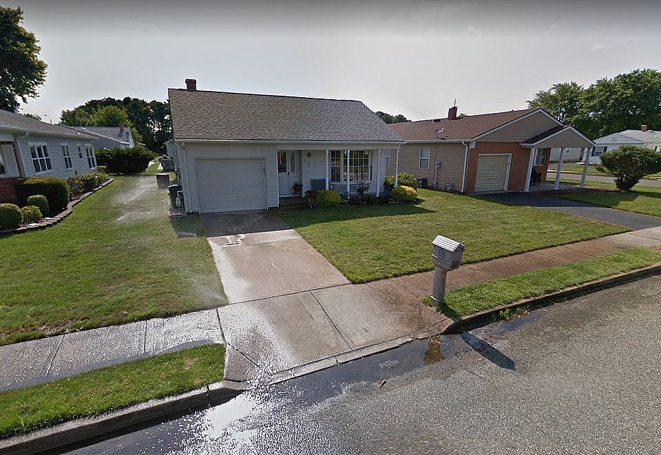 1st image of 3 Tropicana Ct