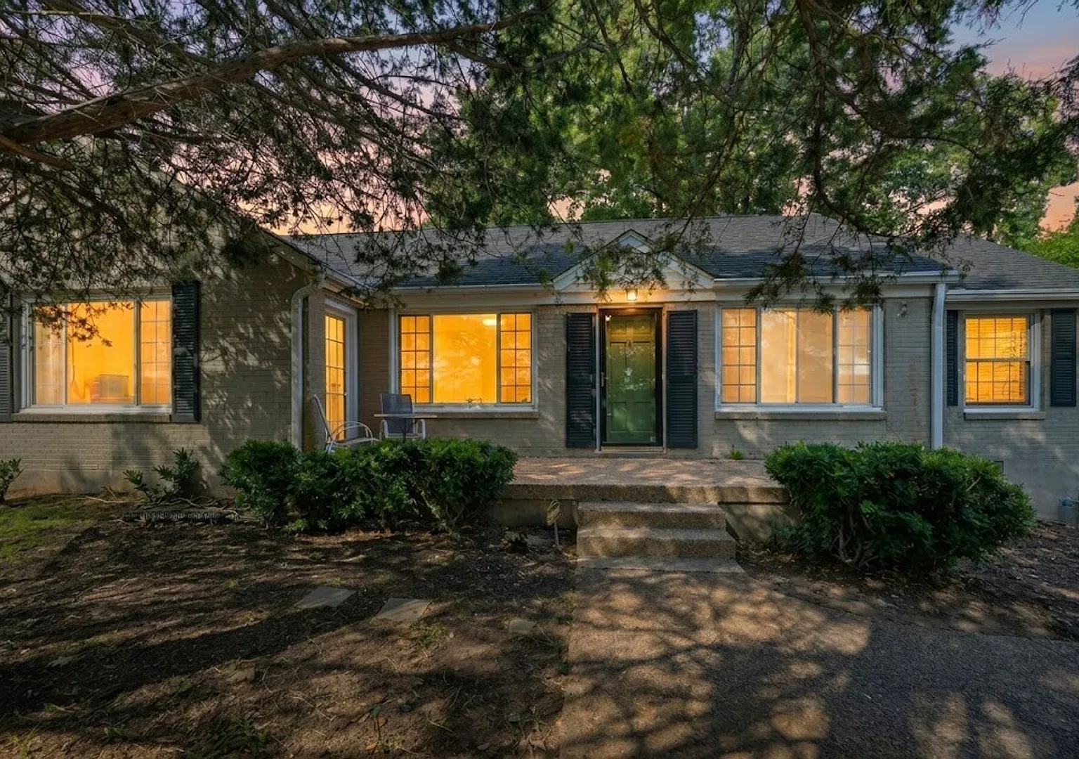 Charming Updated Ranch Home Near Target, Sylvan Park & I-40! — Photo 2
