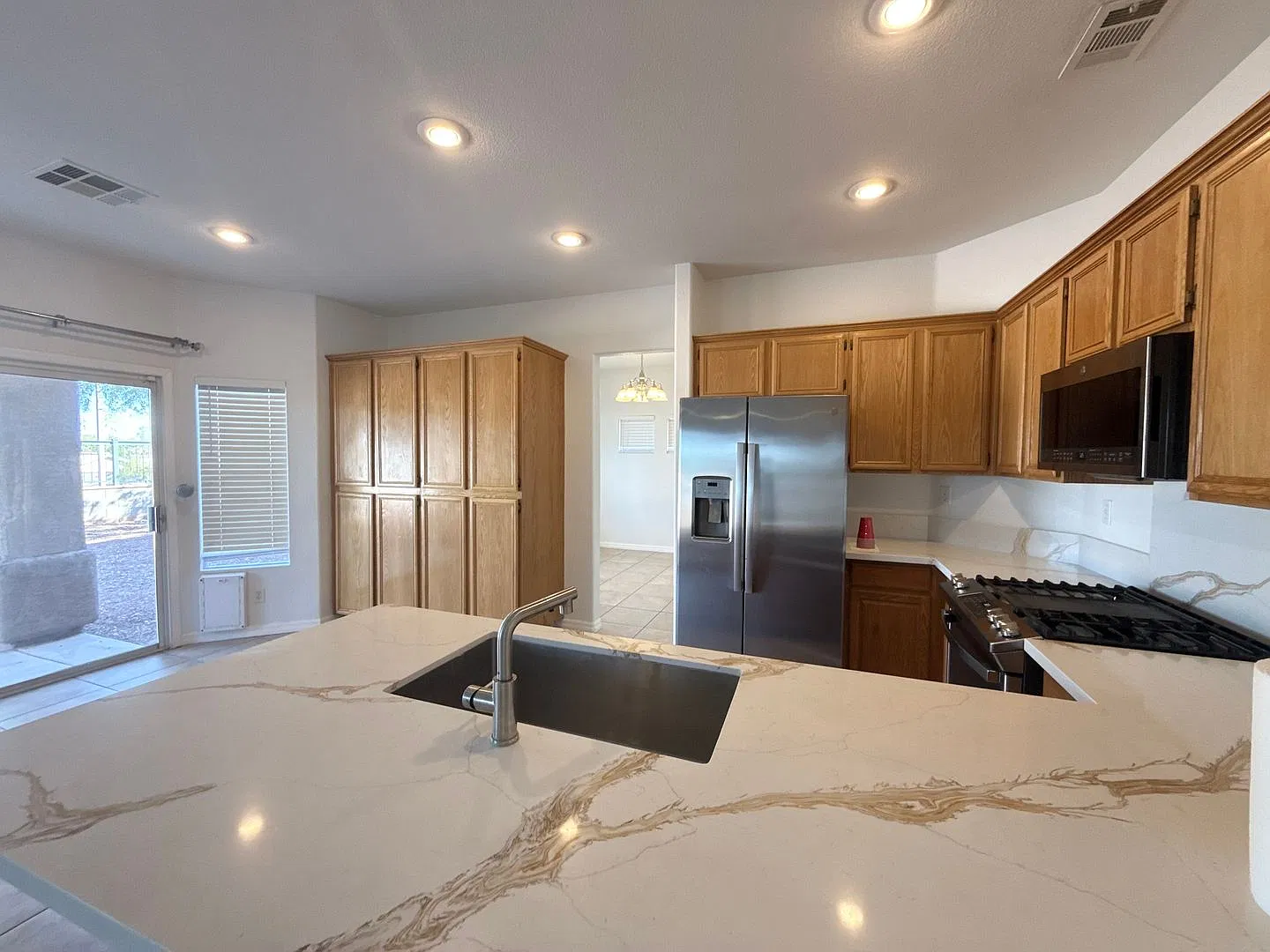 Beautiful 5 Bedroom Summerlin Home with Loft, Balcony & Mountain Views — Photo 4