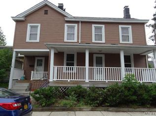 40 Roslyn Ave, Sea Cliff, NY 11579
