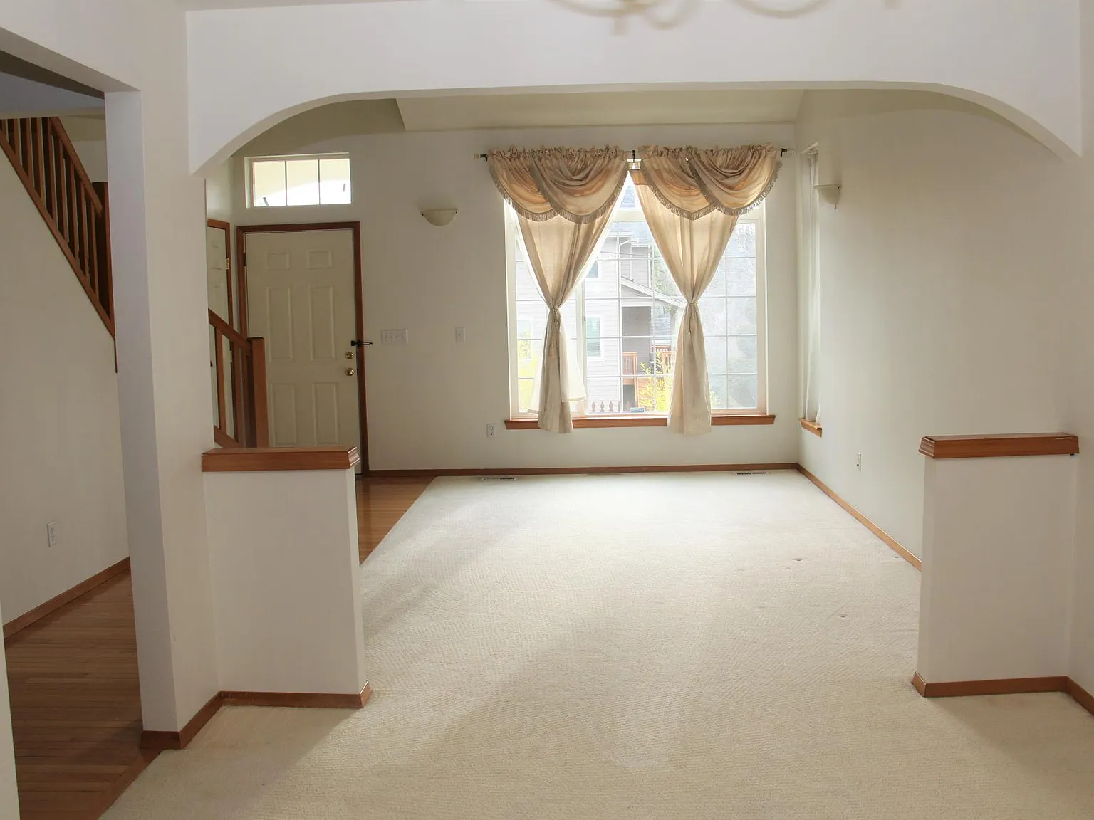 4 bed, 2.5 bath, 2040 sqft, $3,300 — Photo 4