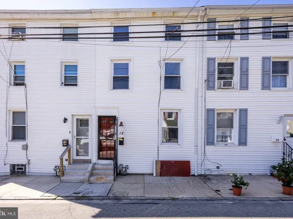 12 3rd St, Upland, PA 19015