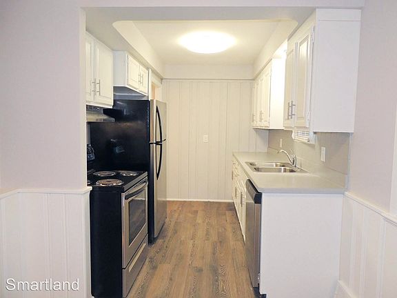 5th image of 820 E 261st St