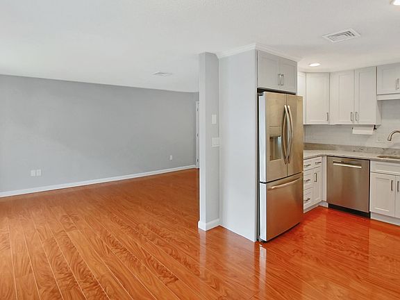 4th image of 344 Elm Street #43
