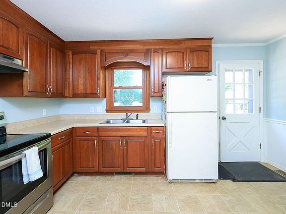 4th image of 6113 Iris Dr