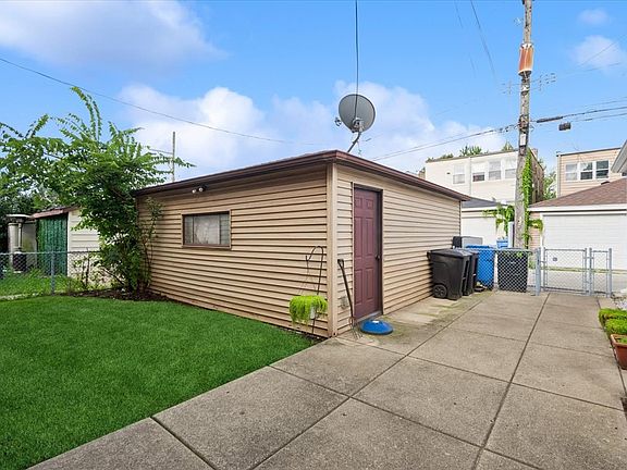 4th image of 4824 N Karlov Ave