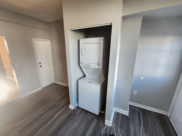 429 N Glover St — Photo 7