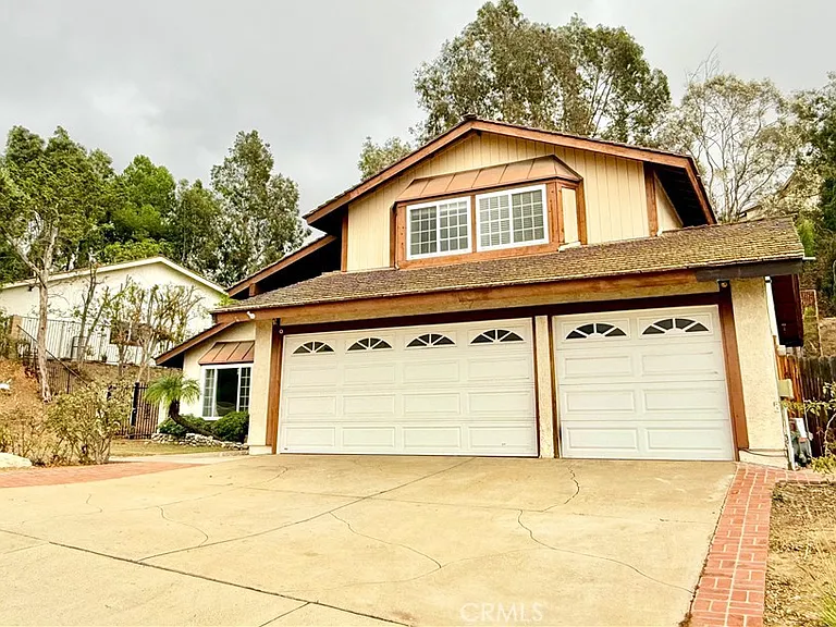 23860 Enriquez Dr — Photo 3