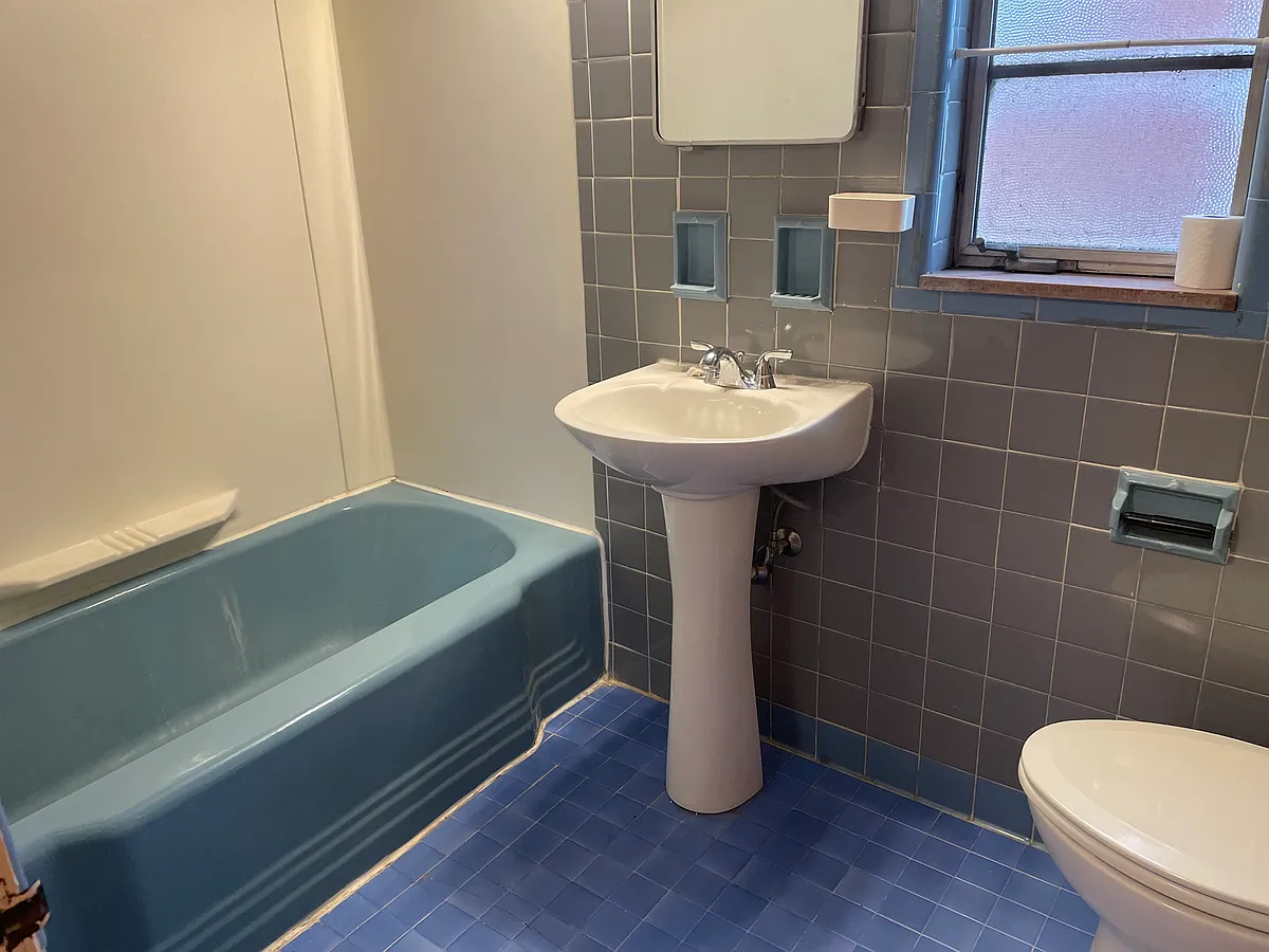 Bathroom - 1043 Welfer St #1