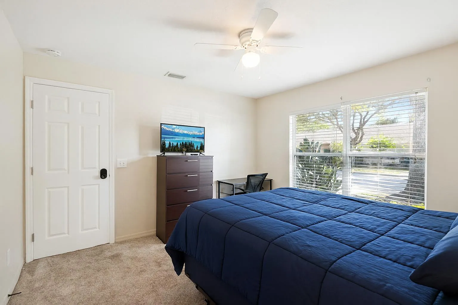 2 bed, 2.0 bath, 975 sqft, $1,295 — Photo 2