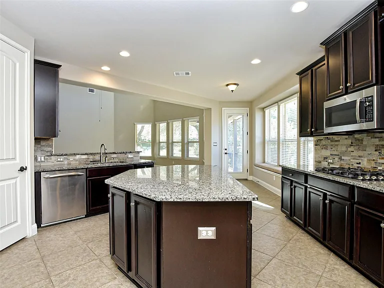 15205 Joseph Dr — Photo 12