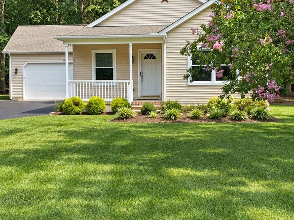 8 Lake Shore Dr, Lewes, DE 19958