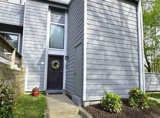 1926B Villaridge Dr, Reston, VA 20191