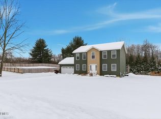 61 Plank Rd, Waterford, NY 12188