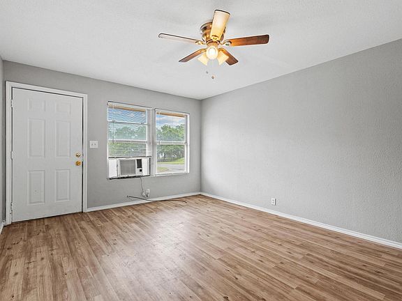 4th image of 701 W Hull A & B St