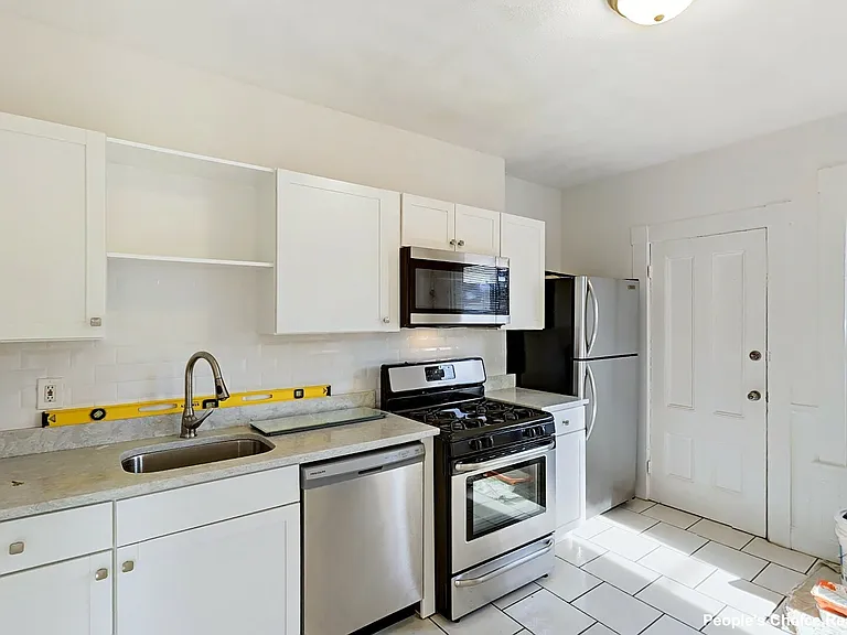 15 Vinal Ave #2B — Photo 1