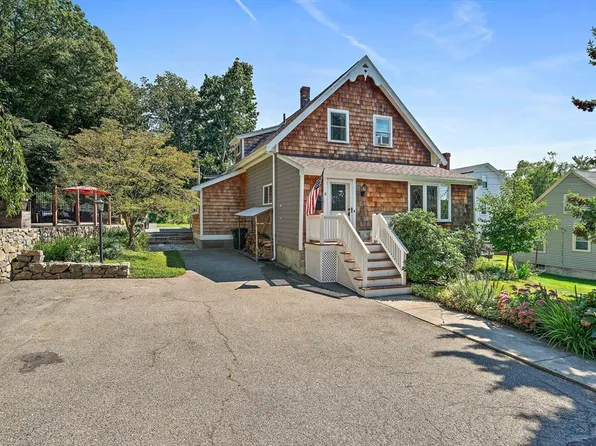 6 Cushing St, Hull, MA 02045