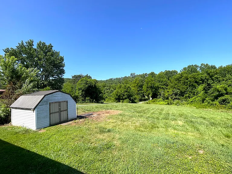 512 Howard Gap Rd — Photo 18