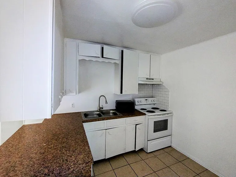 500 W Rancier Ave #M — Photo 4