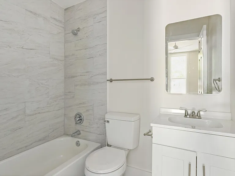 102 W Texas St #1 — Photo 8