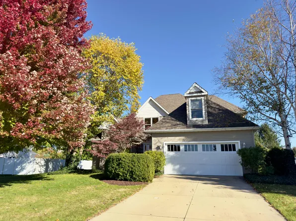 5817 Wyndstone Dr, Stevensville, MI 49127