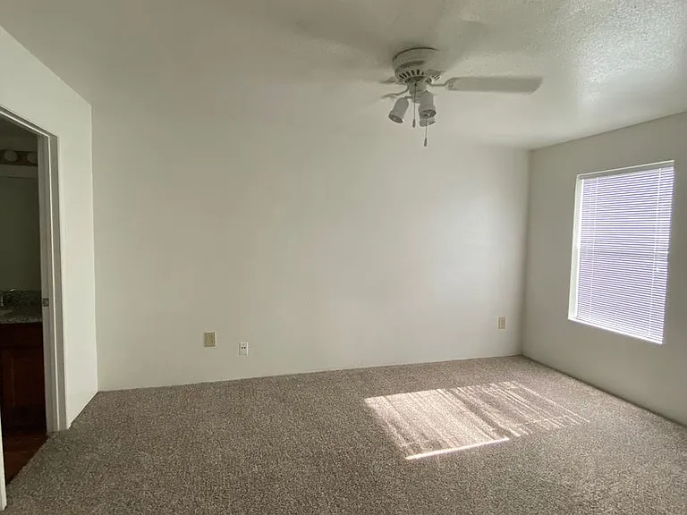 Emerald Cove Apartments — Photo 114