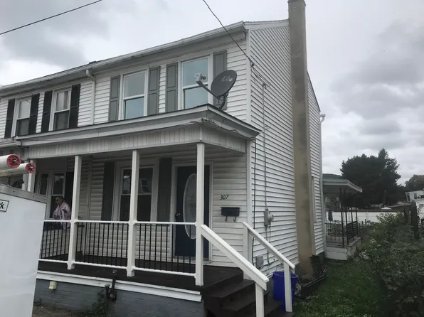 307 E Railroad St, Saint Clair, PA 17970