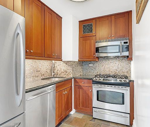 5th image of 555 Kappock St APT 22A