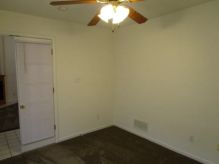 1725 Louise Cir — Photo 16